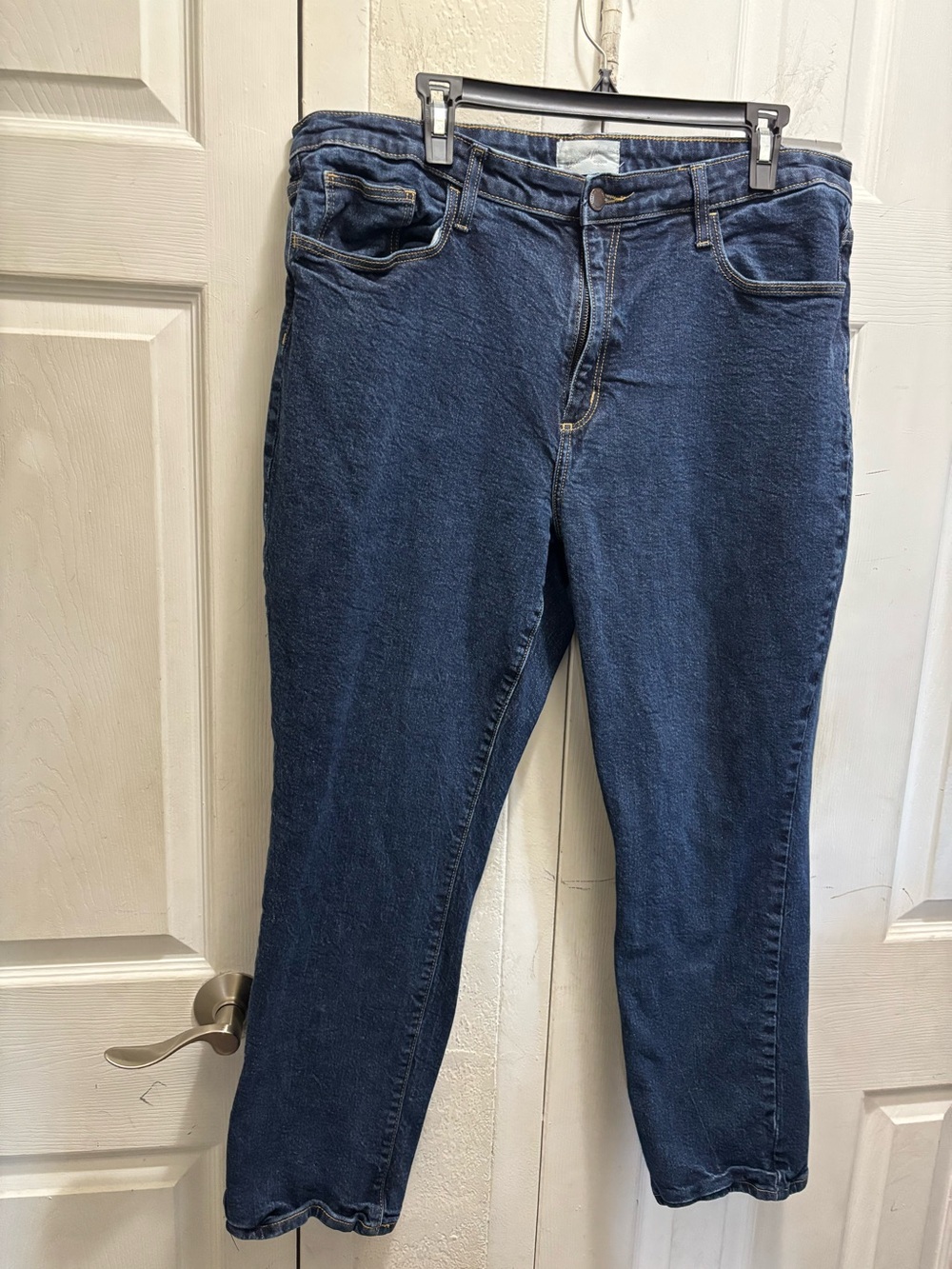 Universal Women's Straight-Leg Jeans in Dark Blue